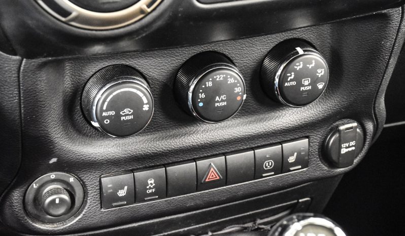 2016 Jeep Wrangler Unlimited Sahara full