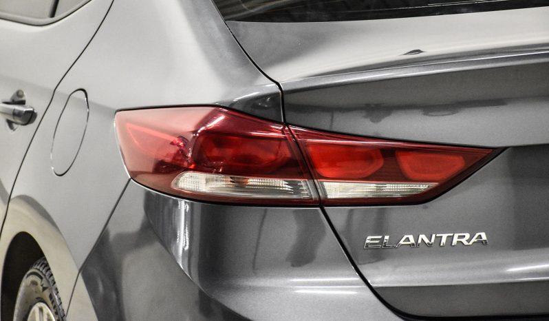 2018 Hyundai Elantra full